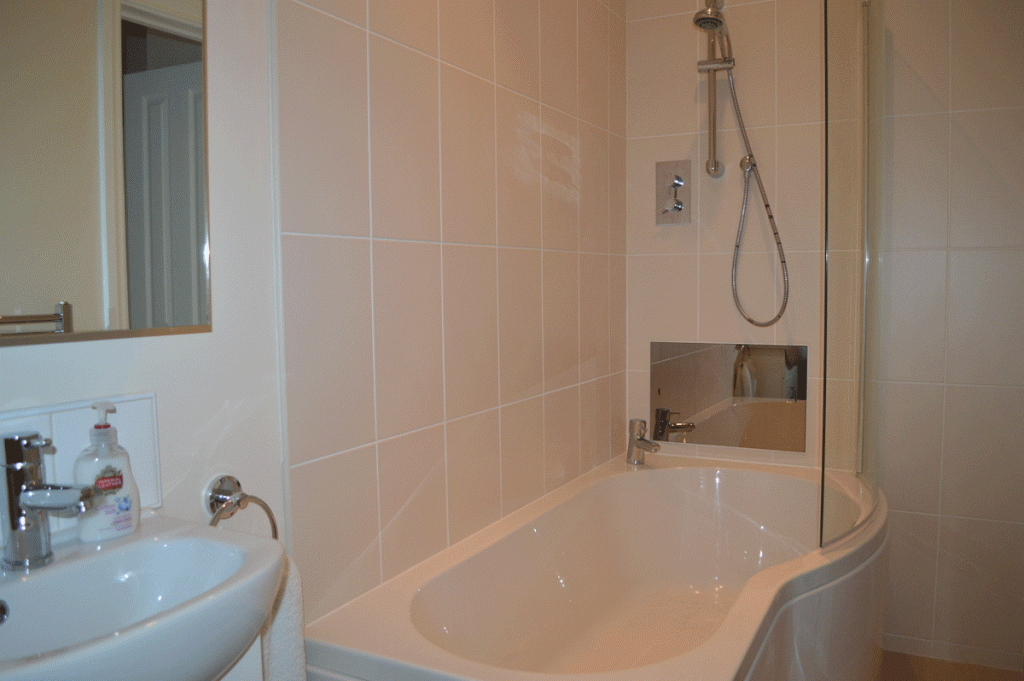 Twin Room Ensuite Shower