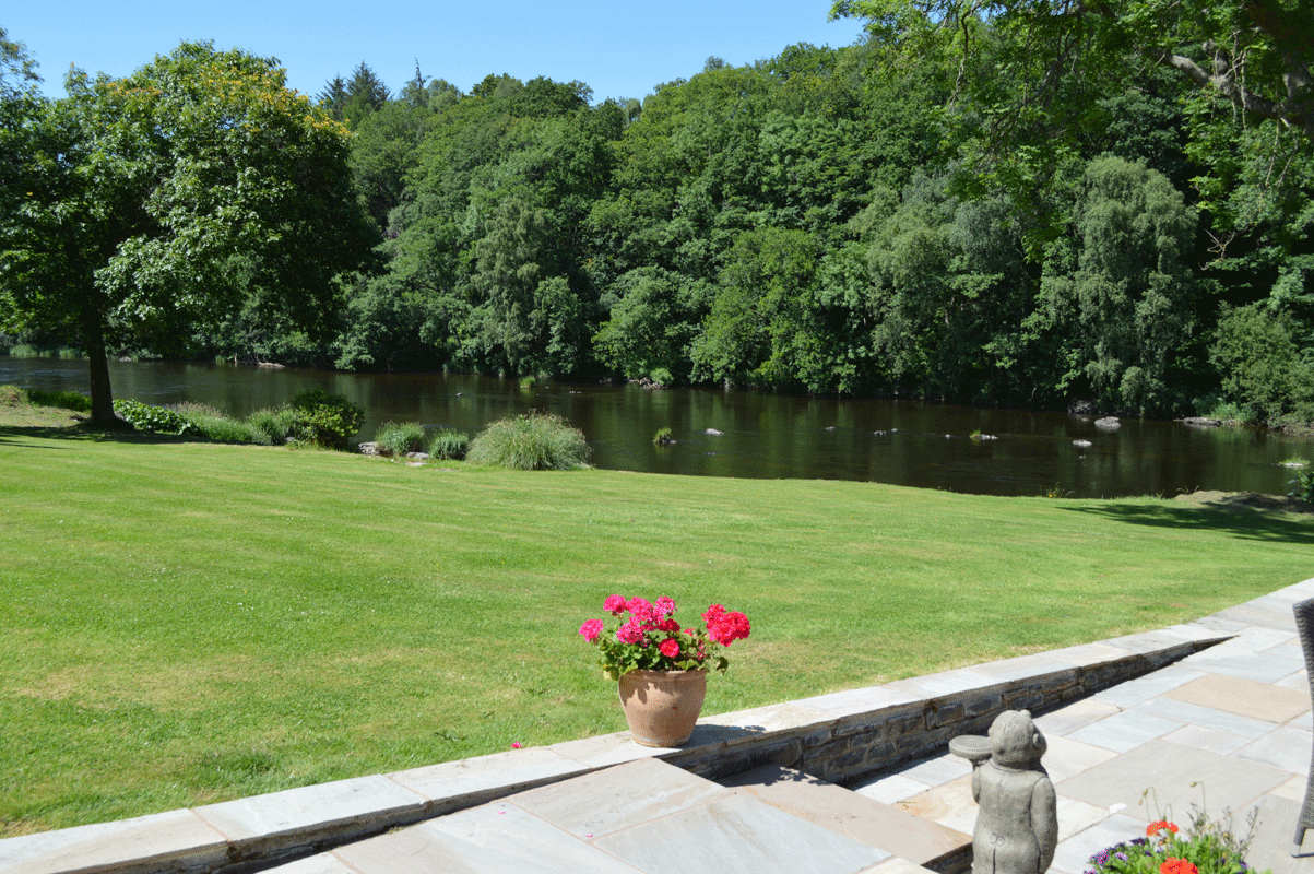 Pwll-y-faeda Patio James River View